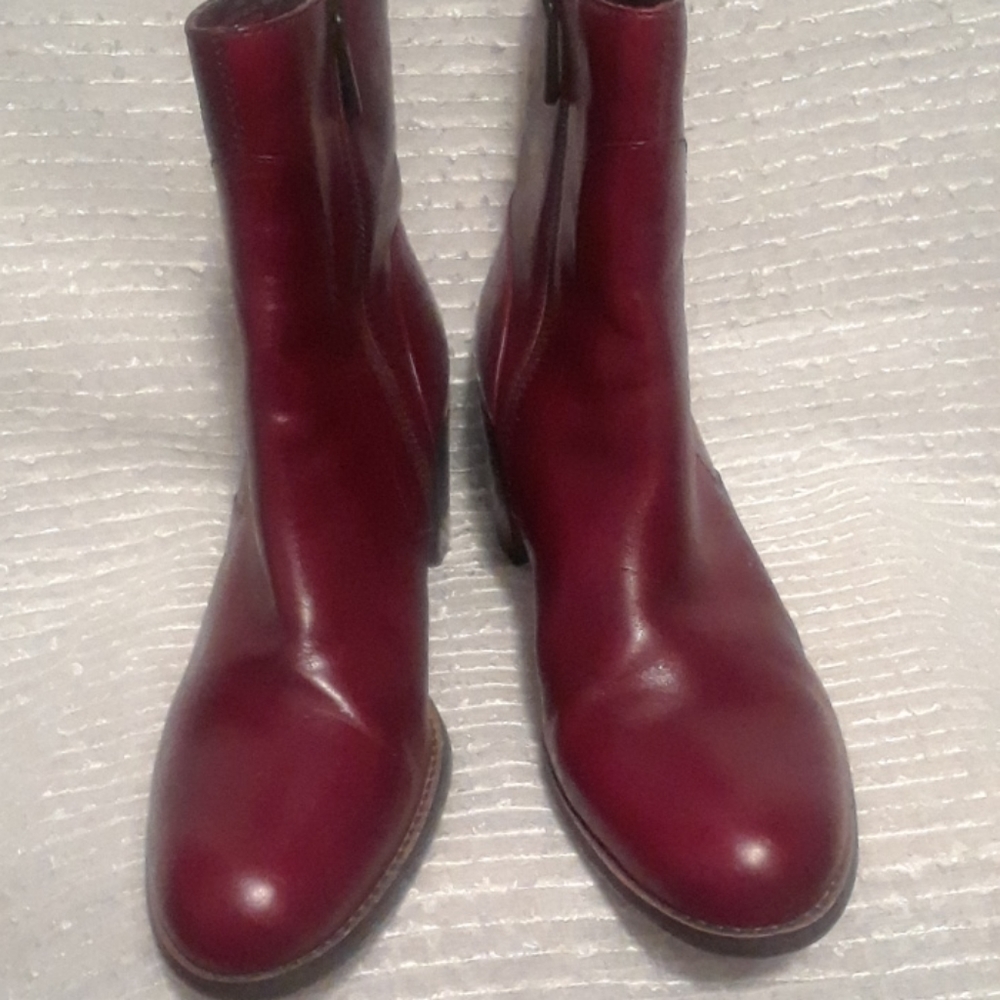 Liz Claiborne Burgundy Boots